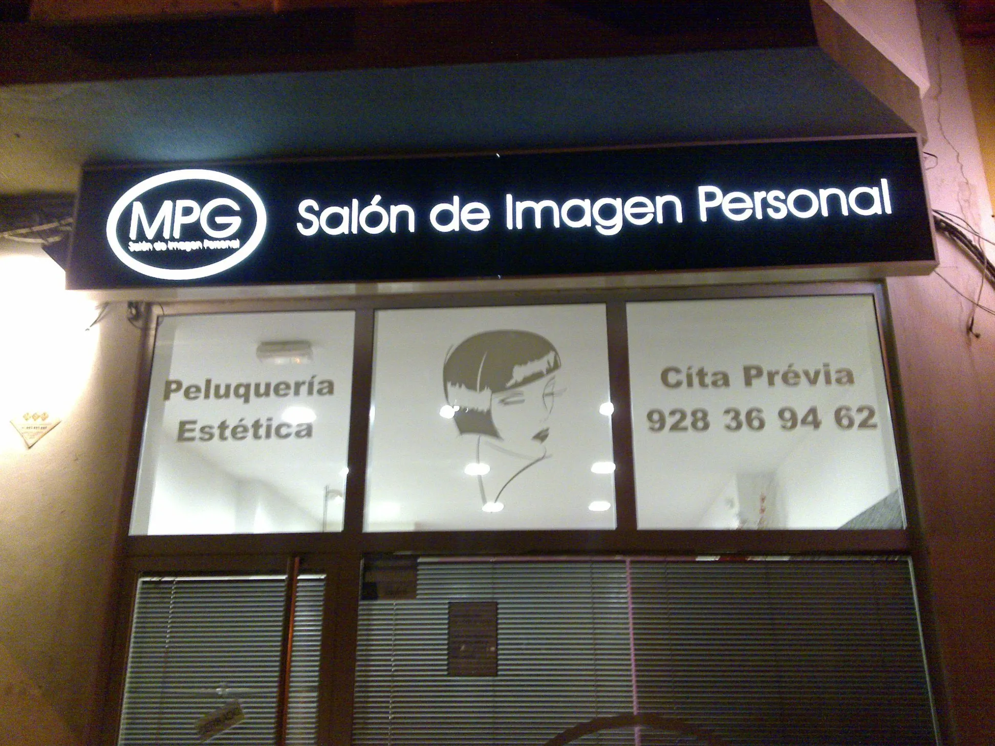 Imagen de un luminosos creado e instalado por Luminosos Canarias