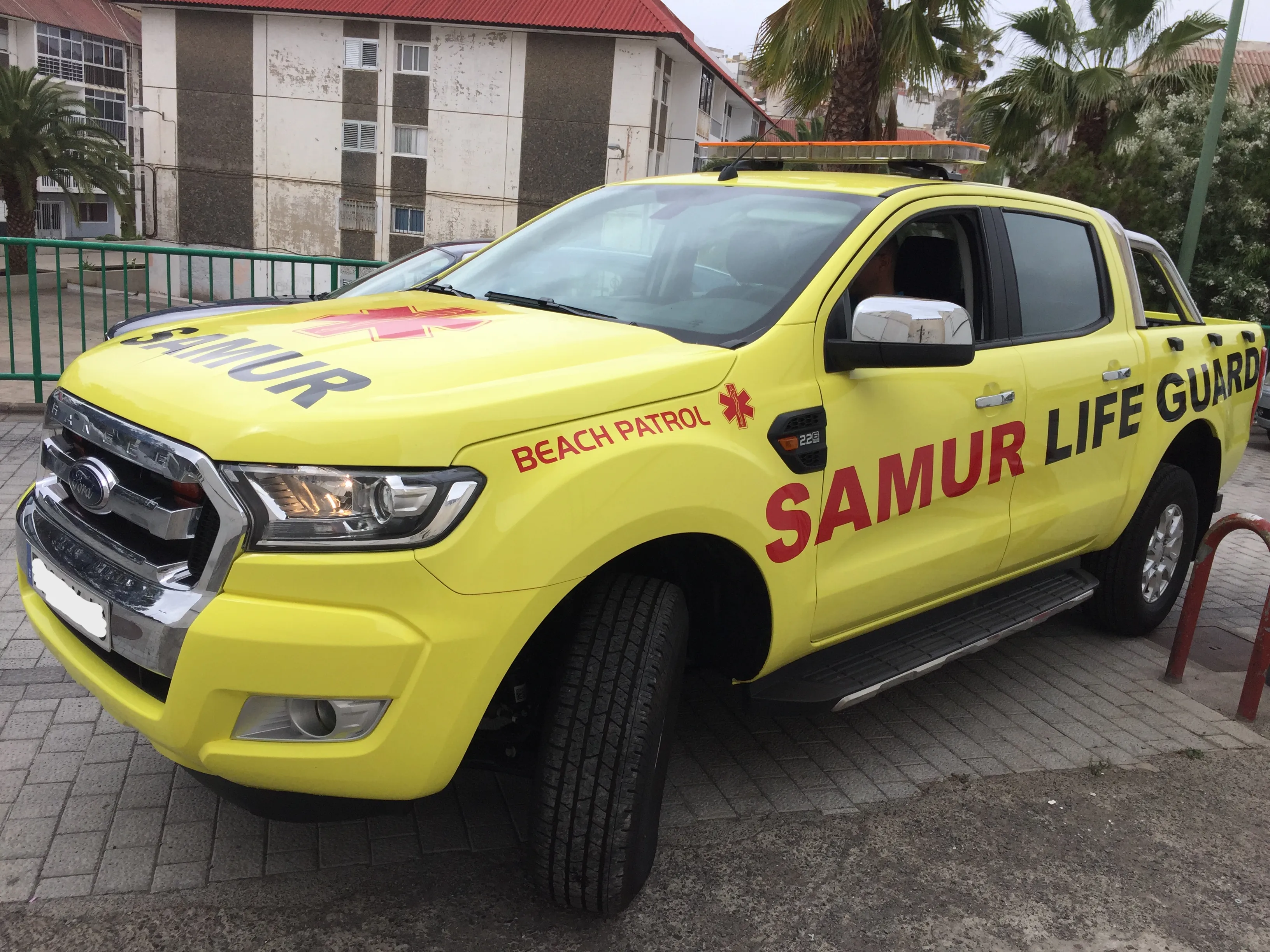 Rotulación de vehículos realizados e instalados por Luminosos Canarias
